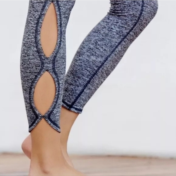 Free People FP Movement Infinity Cut Out Leggings in Navy Blue and White Sz XS - Picture 3 of 13
